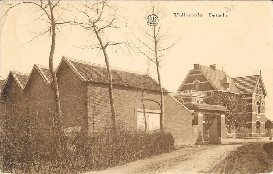 Oude postkaart 'Vollezeele Kasteel' met de langschuur en het château